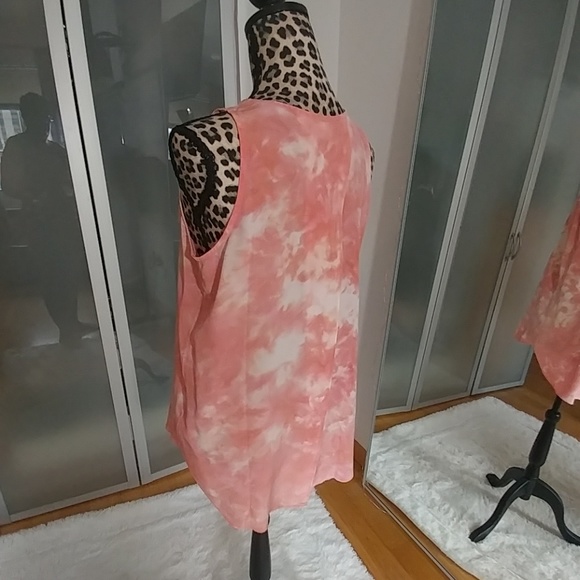 - Brand new top without tags . - Picture 2 of 8